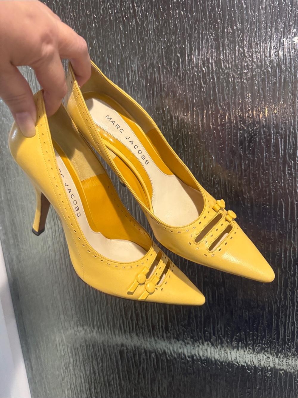 Marc Jacobs/Women’s/Yellow Pointed-Toe Leather 3”Pumps/button details/NWOT/6.5!